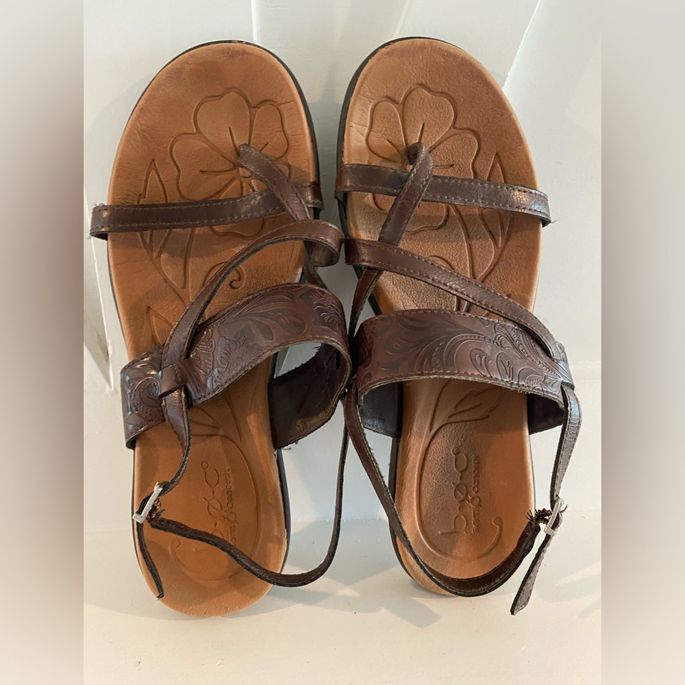 B.O.C. Brown Strappy Adjustable Sandals Womens size 9 Summer Comfort
